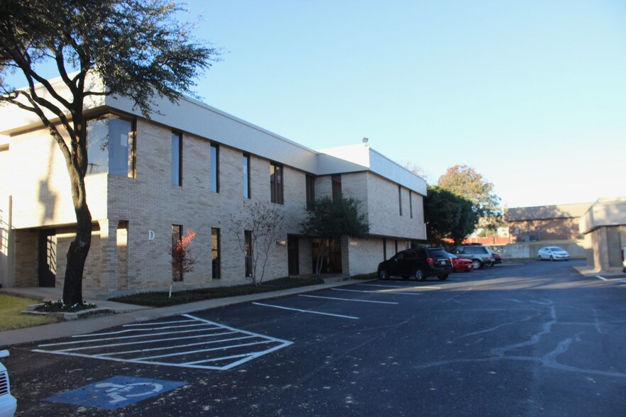 3600 Hulen St, Fort Worth, TX à louer - Photo du bâtiment - Image 2 de 5