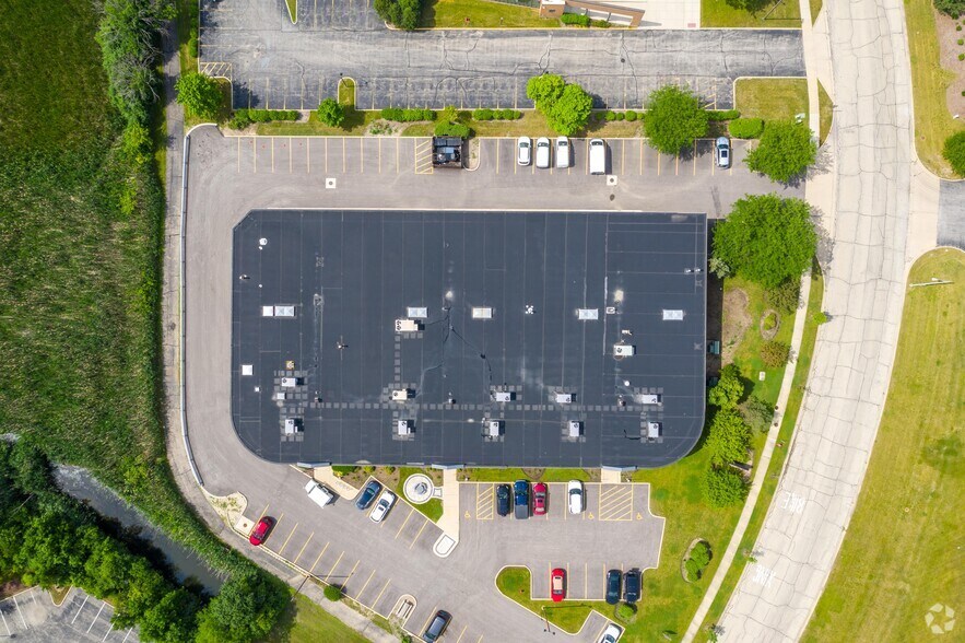 165 E Commerce Dr, Schaumburg, IL à louer - Aérien - Image 2 de 12
