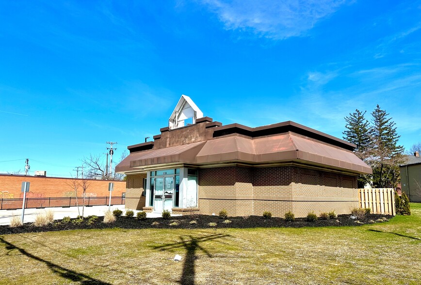 2115 S Taylor Rd, Cleveland Heights, OH for sale - Building Photo - Image 1 of 1