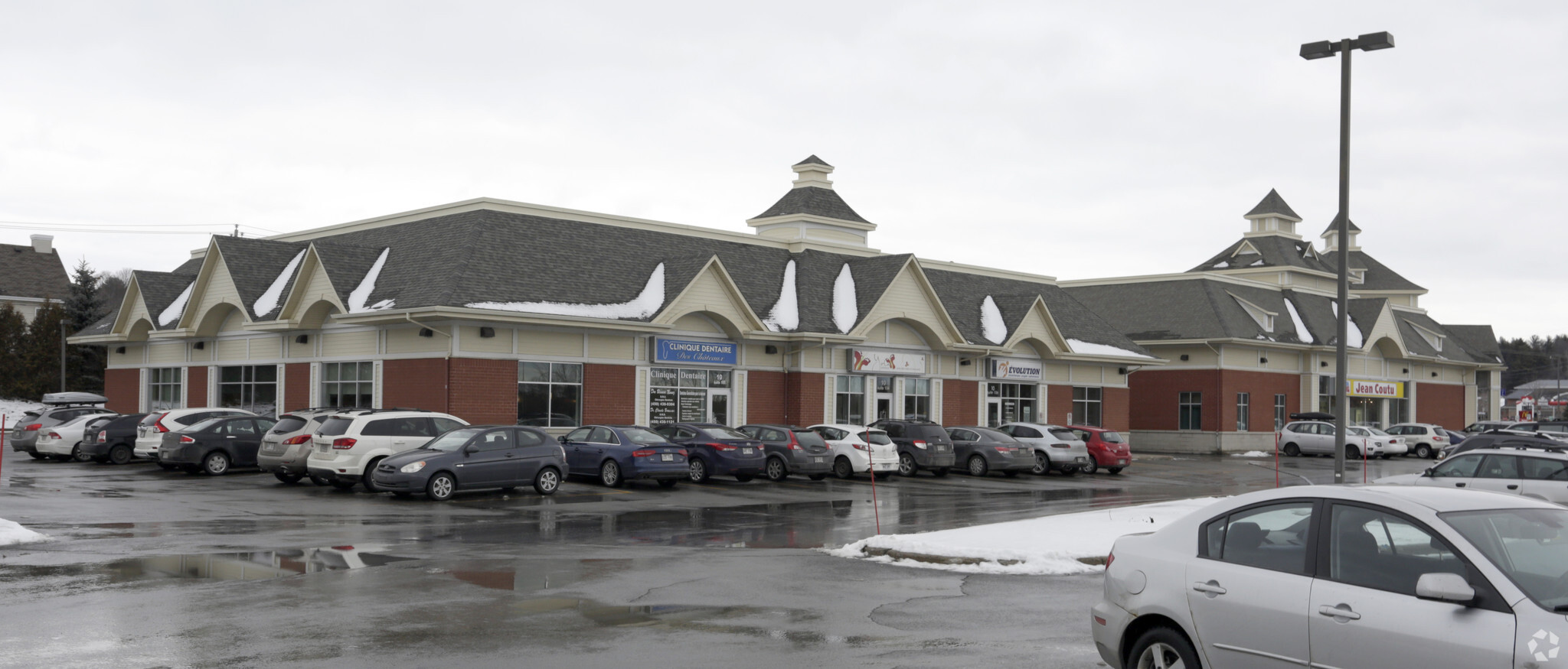 10 Boul Des Châteaux, Blainville, QC for lease Primary Photo- Image 1 of 3