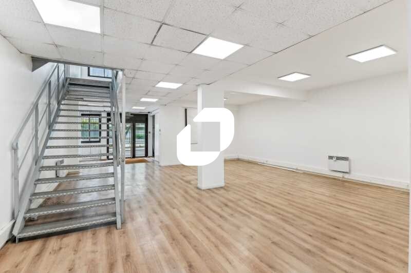 Bureau dans Courbevoie à vendre - Photo du bâtiment - Image 2 de 17