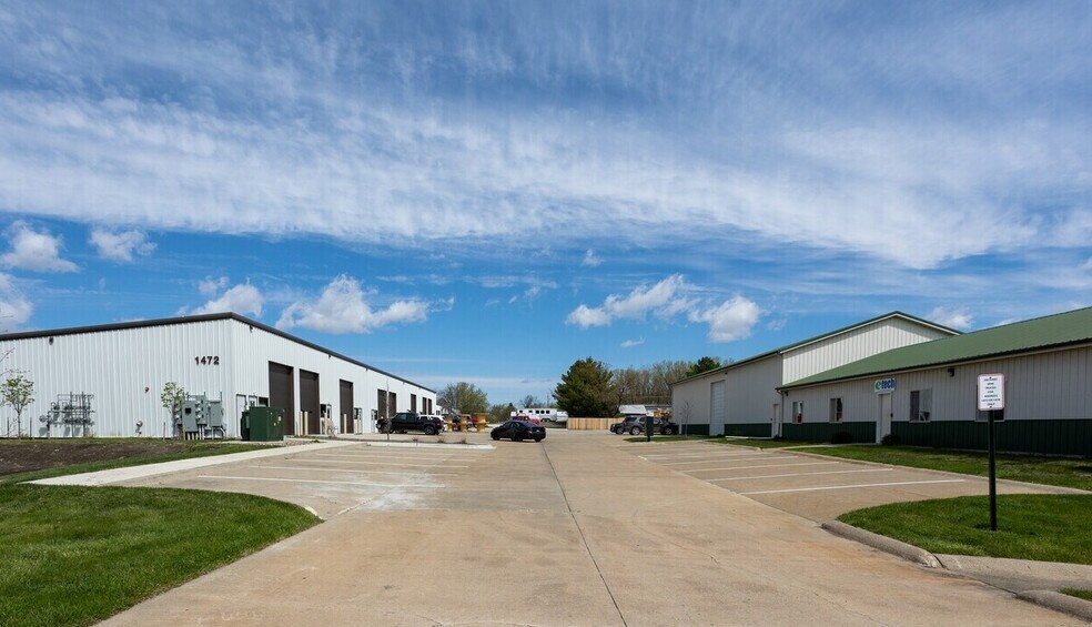 1472 NE 69th Pl, Ankeny, IA à louer - Photo du bâtiment - Image 2 de 16