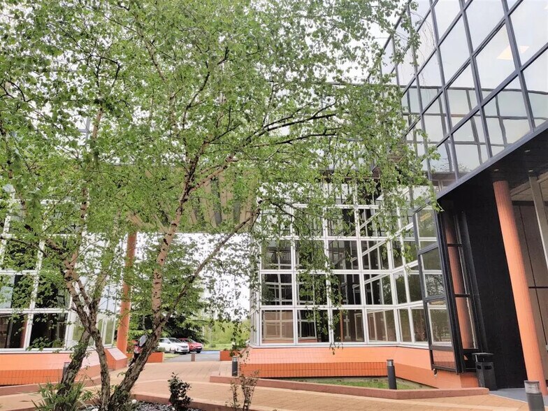 Office in Labège for lease - Building Photo - Image 2 of 9