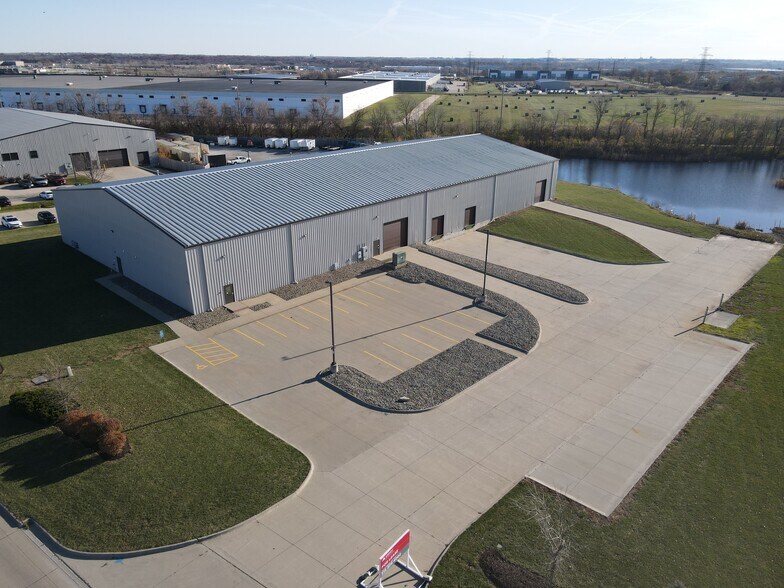 6335 NE Industry Dr, Des Moines, IA à louer - Photo du bâtiment - Image 2 de 6