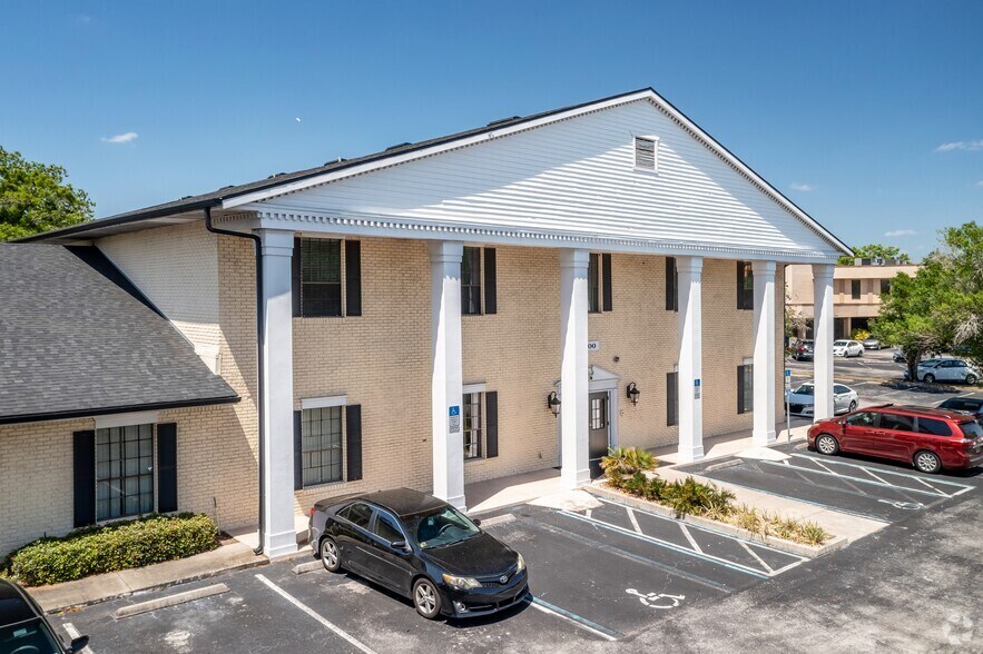 1300 N Semoran Blvd, Orlando, FL à vendre - Photo du bâtiment - Image 2 de 10