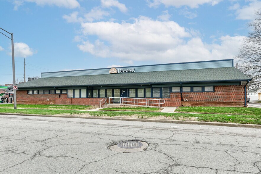 1640 N Ritter Ave, Indianapolis, IN à louer - Photo du bâtiment - Image 2 de 62