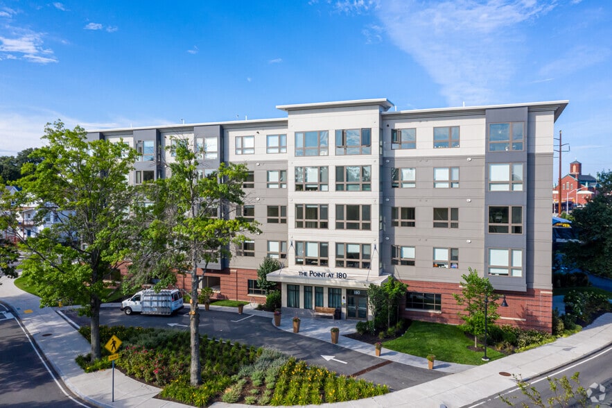 180 Eastern Ave, Malden, MA for sale - Primary Photo - Image 1 of 196