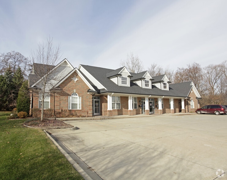 37257 Mound Rd, Sterling Heights, MI à louer - Photo du bâtiment - Image 2 de 2