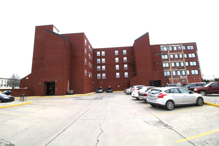 300 E Broadway, Logansport, IN à louer - Photo du bâtiment - Image 3 de 11