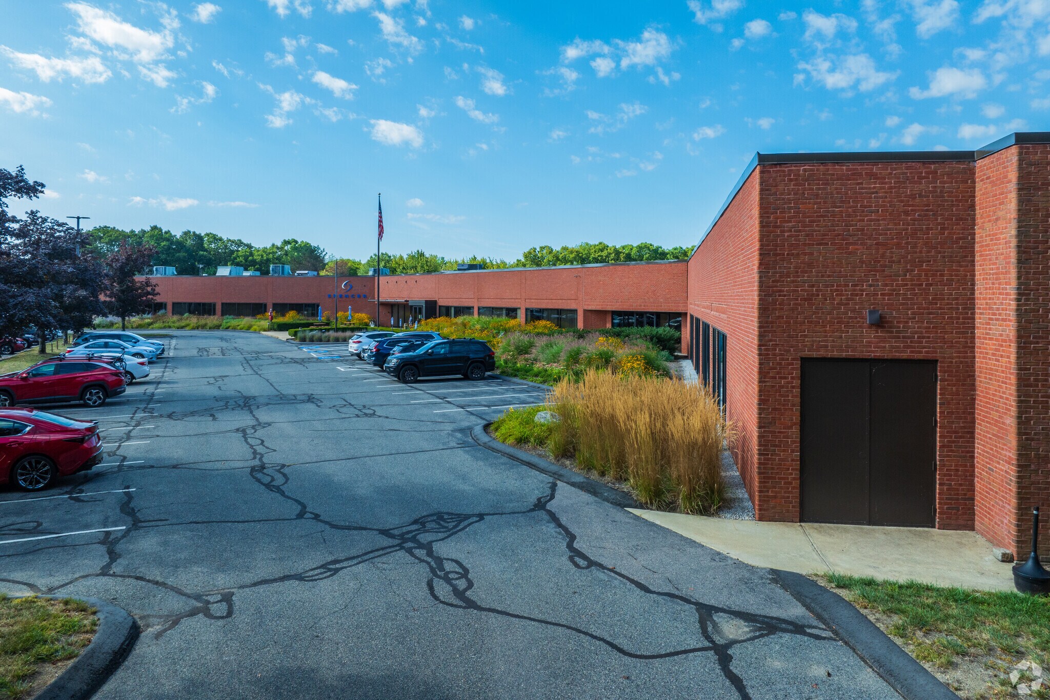 10 Trotter Dr, Medway, MA for lease Primary Photo- Image 1 of 13