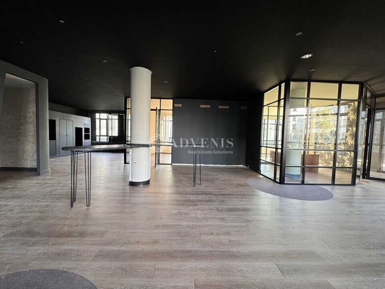 Office in Chessy for lease - Lobby - Image 3 of 6