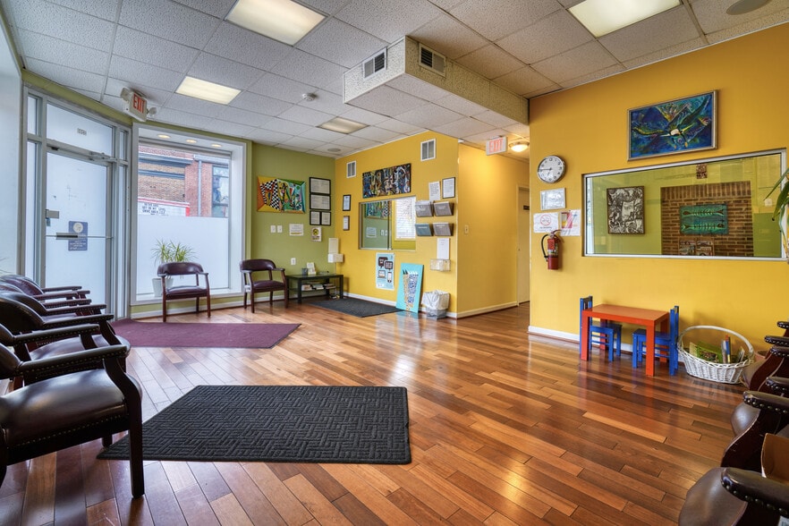 3200 Eastern Ave, Baltimore, MD for sale - Lobby - Image 3 of 9