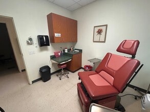 128 NW 137th Dr, Jonesville, FL for lease Interior Photo- Image 2 of 6