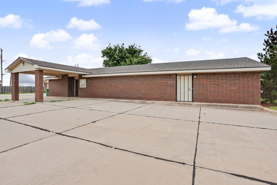 1220 S Broadway, Hobart, OK for sale - Primary Photo - Image 1 of 29