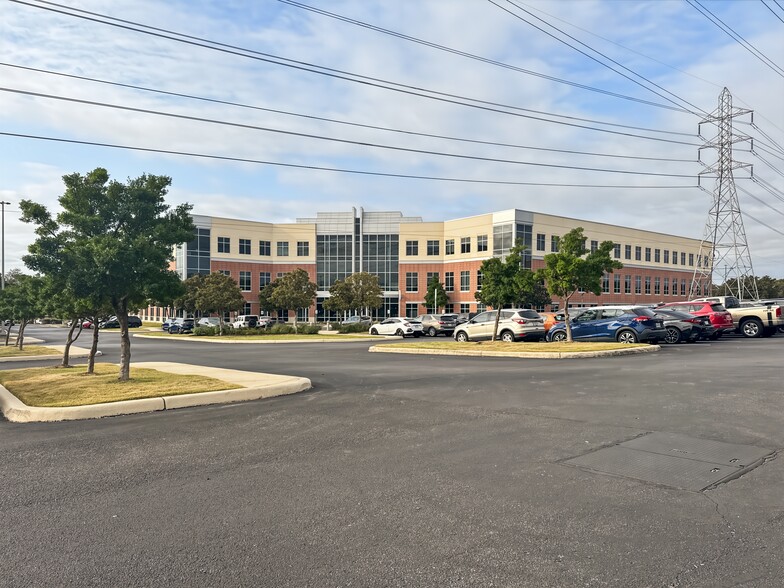 401 E Sonterra Blvd, San Antonio, TX for lease - Building Photo - Image 3 of 19