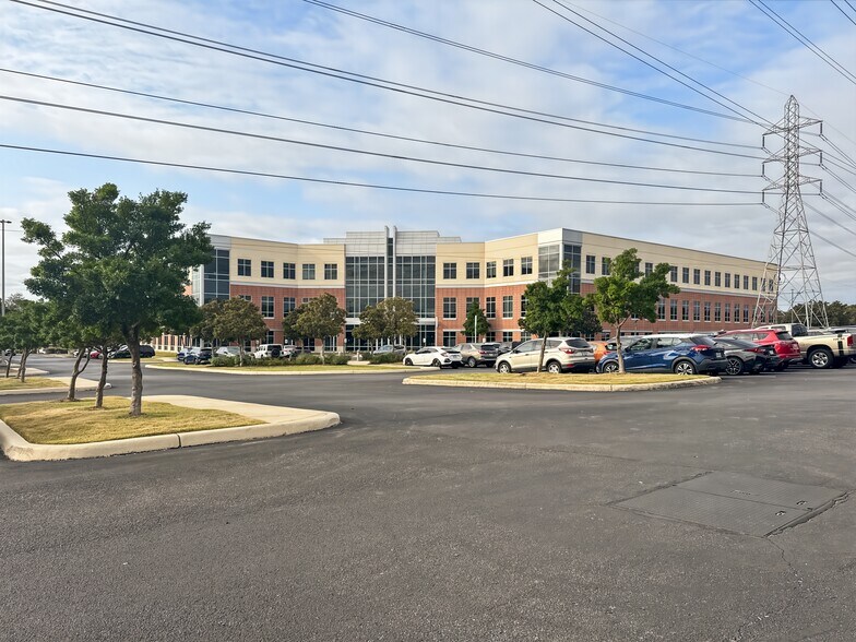 401 E Sonterra Blvd, San Antonio, TX à louer - Photo du bâtiment - Image 3 de 19