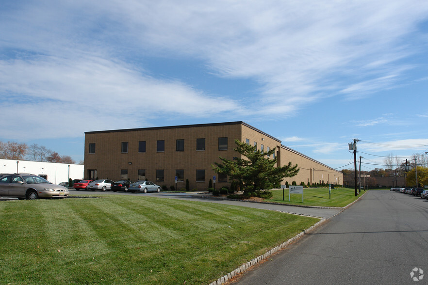 35-51 Kulick Rd, Fairfield, NJ for lease - Building Photo - Image 2 of 23