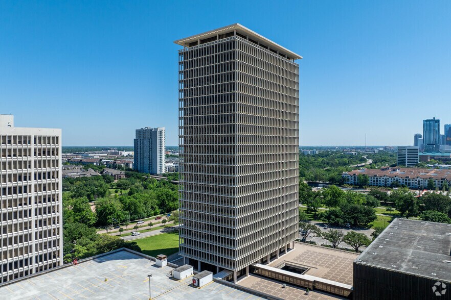 2727 Allen Pky, Houston, TX à louer - Photo du bâtiment - Image 2 de 5