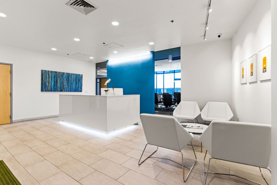 7440 S Creek Rd, Sandy, UT for lease - Building Photo - Image 3 of 4