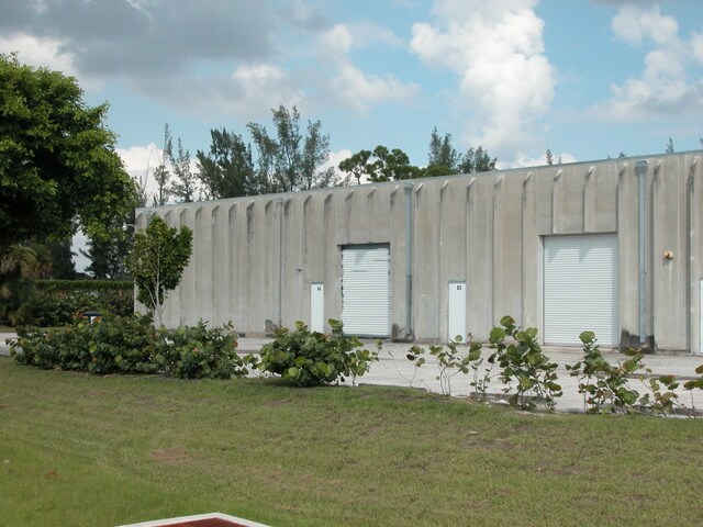 7233 Southern Blvd, West Palm Beach, FL for lease - Building Photo - Image 3 of 4