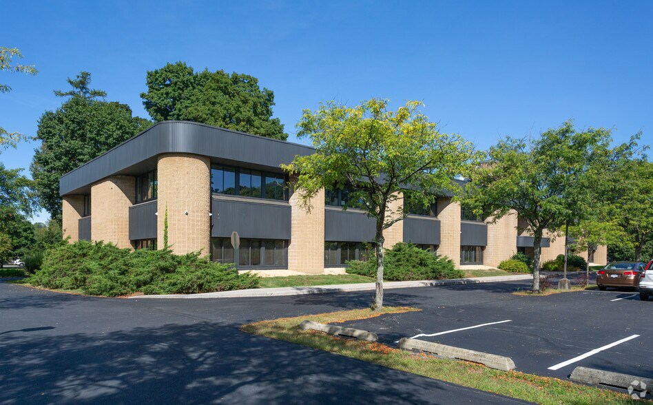 2678 South Rd, Poughkeepsie, NY à louer - Photo du bâtiment - Image 3 de 14