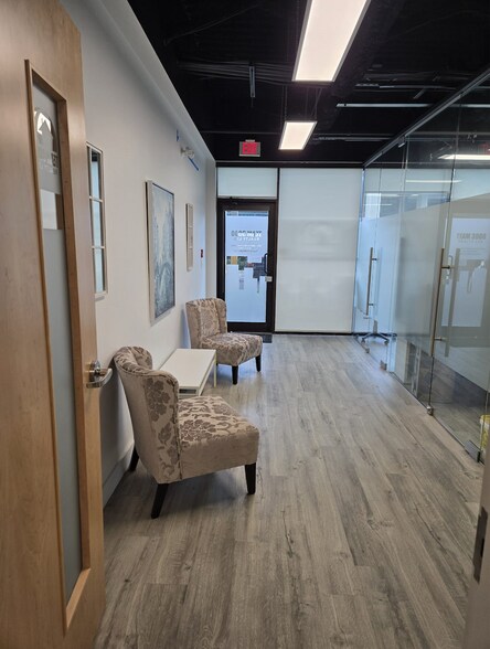 850 Harbourside Dr, North Vancouver, BC for lease - Building Photo - Image 3 of 5
