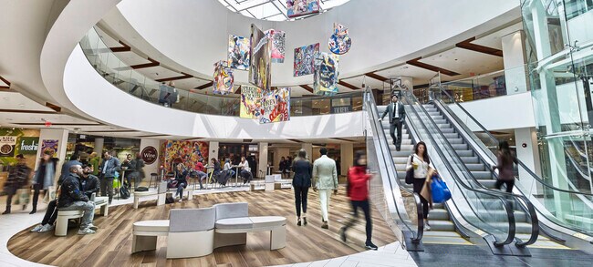 Plus de détails pour 55 Avenue Rd, Toronto, ON - Bureau, Commerce de détail à louer