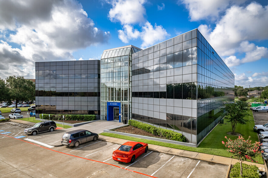 11301 Fallbrook Dr, Houston, TX for lease - Building Photo - Image 1 of 13