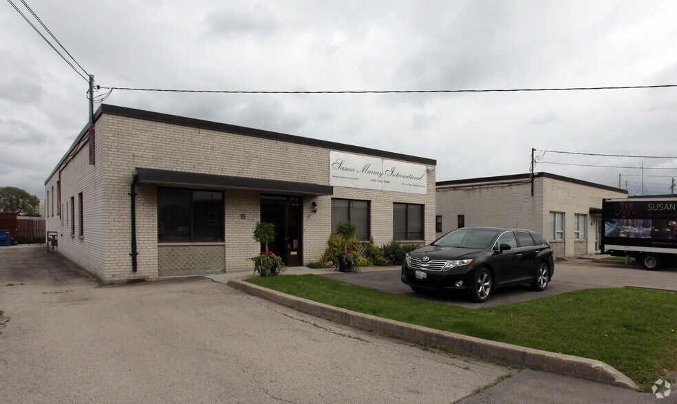 11-15 Canso Rd, Toronto, ON à vendre - Photo principale - Image 1 de 1