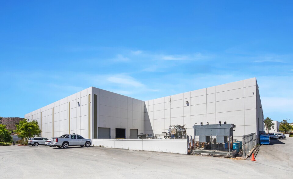 28557 W Industry Dr, Valencia, CA for lease - Building Photo - Image 3 of 6