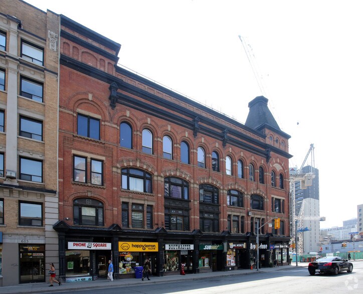 601-613 Yonge St, Toronto, ON à louer - Photo du bâtiment - Image 2 de 2