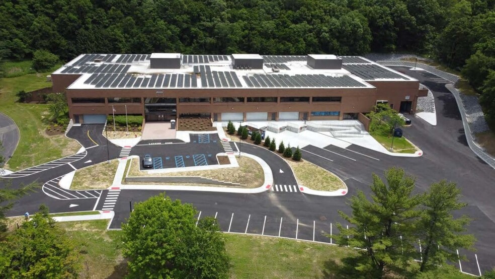1 Zeiss Dr, Thornwood, NY for lease - Building Photo - Image 1 of 8