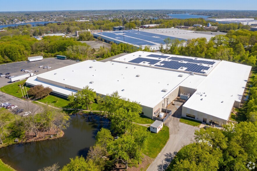 600 Airport Rd, Fall River, MA à vendre - Photo du bâtiment - Image 3 de 10