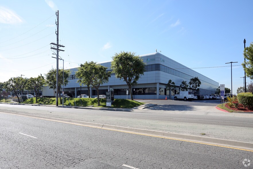 11099 S La Cienega Blvd, Los Angeles, CA à louer - Photo du bâtiment - Image 2 de 7
