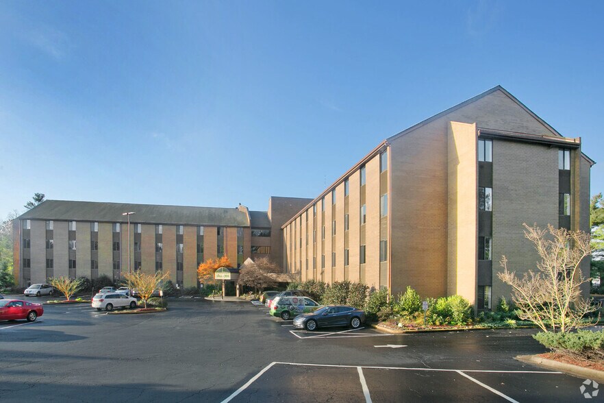 2470 Windy Hill Rd SE, Marietta, GA à louer - Photo du bâtiment - Image 2 de 10