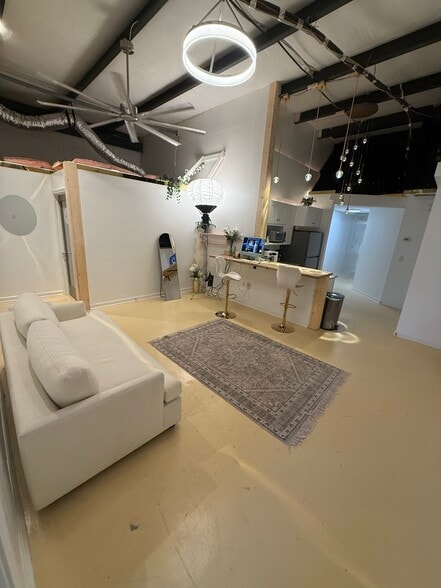 1051 Johnnie Dodds Blvd, Mount Pleasant, SC for sale - Building Photo - Image 2 of 19