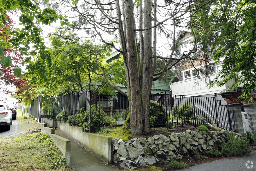 5430 California Ave SW, Seattle, WA à vendre - Photo du bâtiment - Image 2 de 15