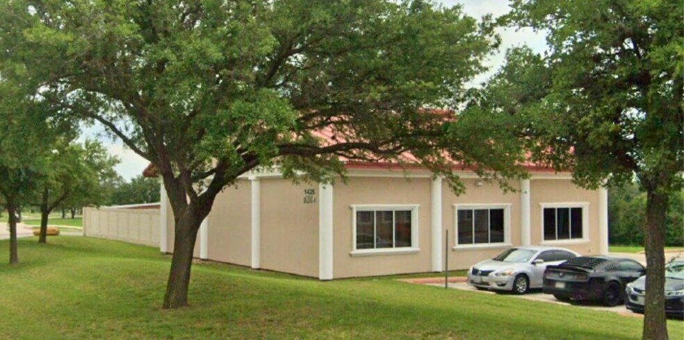 1425 Universal City Blvd, Universal City, TX à louer - Photo du bâtiment - Image 3 de 4