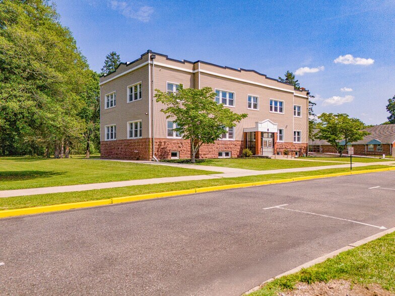 1835 E Landis Ave, Vineland, NJ à louer - Photo du bâtiment - Image 3 de 13