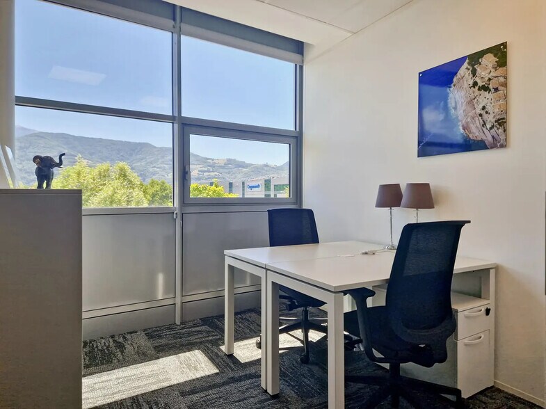 26 Avenue Jean Kuntzmann, Montbonnot-Saint-Martin for lease - Interior Photo - Image 3 of 25