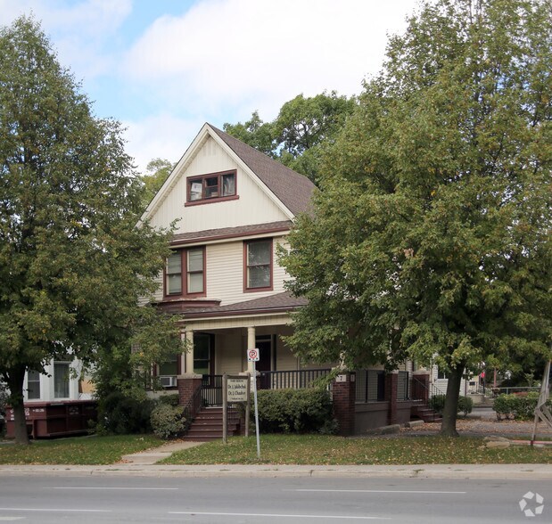 7 Welland Ave, St Catharines, ON à vendre - Photo du bâtiment - Image 2 de 7