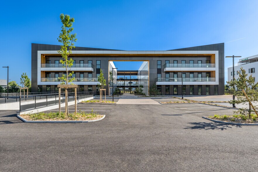 2 Bis Rue Marcel Dassault, Genas for lease - Building Photo - Image 2 of 19