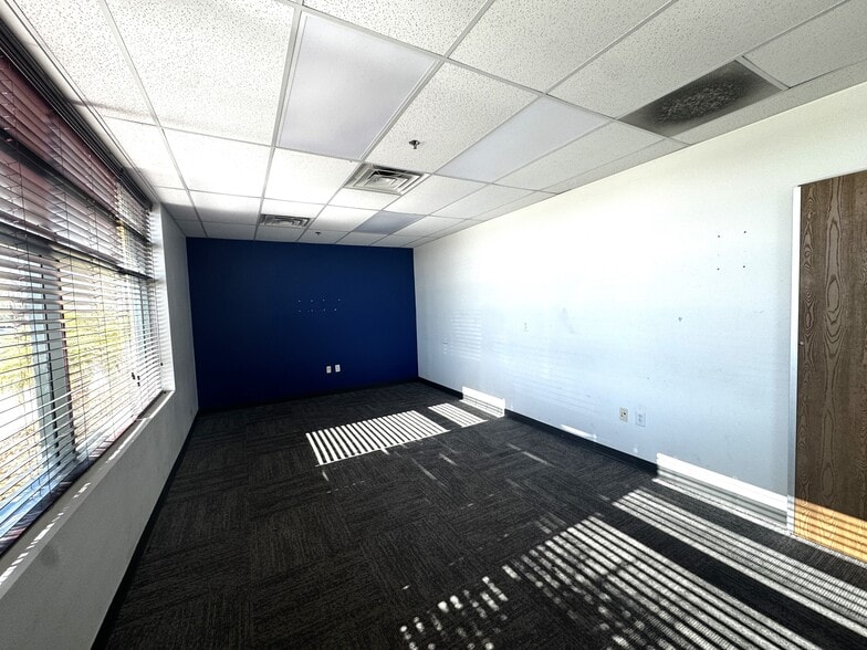 3395 W Cheyenne Ave, North Las Vegas, NV for lease - Building Photo - Image 3 of 8