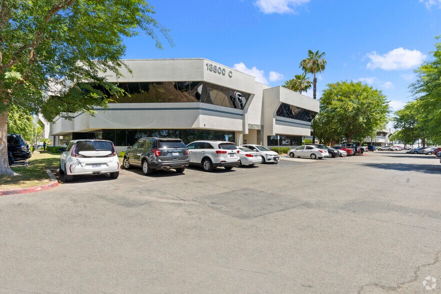 13800 Heacock St, Moreno Valley, CA à louer - Photo du bâtiment - Image 3 de 13
