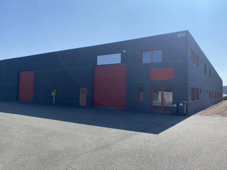 Office in Seclin for lease - Building Photo - Image 3 of 27