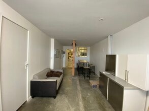 174 rue blaise pascal, Saint-Jean-d'Illac for lease Interior Photo- Image 2 of 6