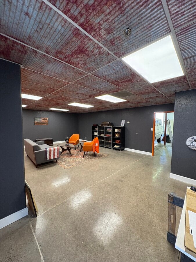 2346 E University Dr, Phoenix, AZ 85034 - Unit 175 - - Interior Photo - Image 2 of 6