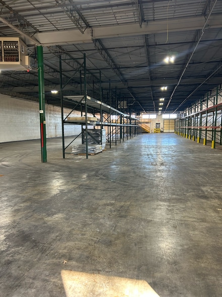 6800-6840 Squibb Rd, Mission, KS à louer - Photo du bâtiment - Image 3 de 11