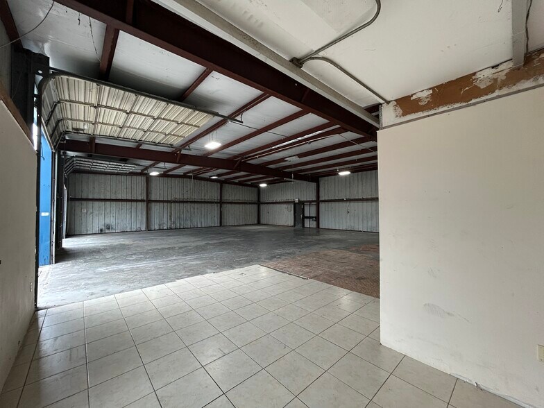 1223 Porter Rd, Sarasota, FL à louer - Photo du bâtiment - Image 3 de 8