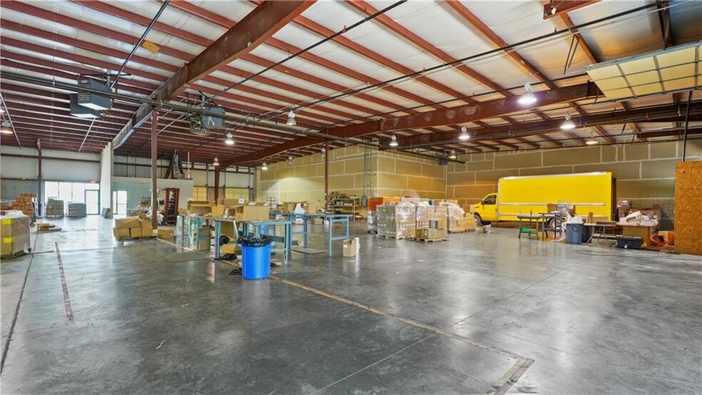 1053-1071 W Innovation Dr, Kearney, MO for lease - Interior Photo - Image 3 of 15